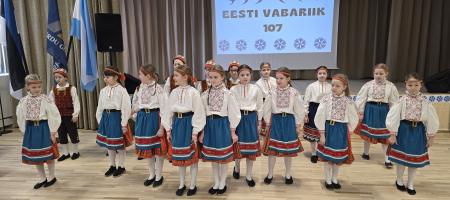 Eesti Vabariigi 107. aastapäeva tähistamine Maardu Gümnaasiumis