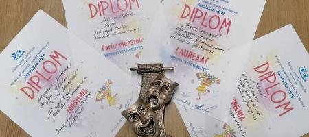 Diplomid ja karikas teatrifestivalilt